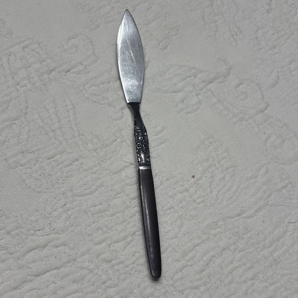 Oneida Northland NAPA VALLEY  Wooden Handle  Stainless Flatware Butter Knife